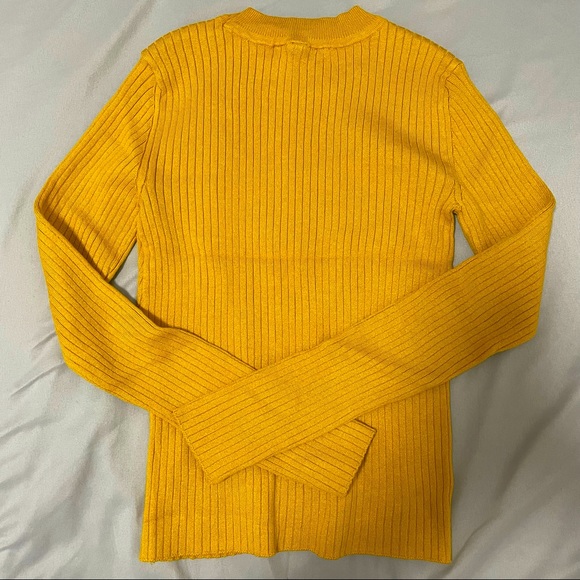 Rich Yellow Solid Form Stretch Body-con Fitted Long Sleeves Tee T-Shirt | H&M - Picture 2 of 6